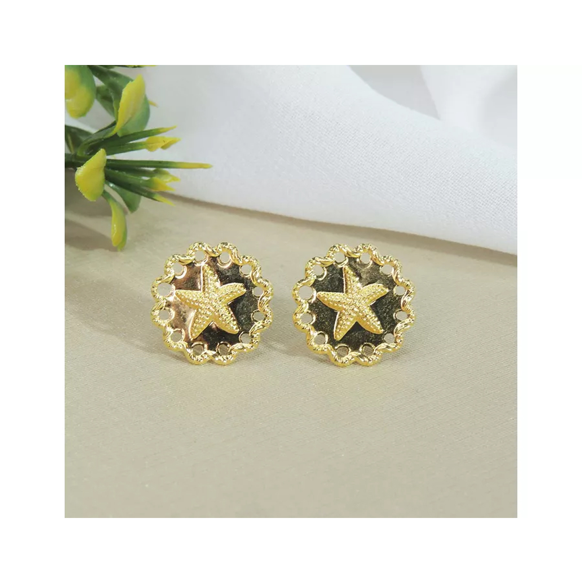 Brinco Estrela do Mar Trabalhado Folheado em Ouro 18k