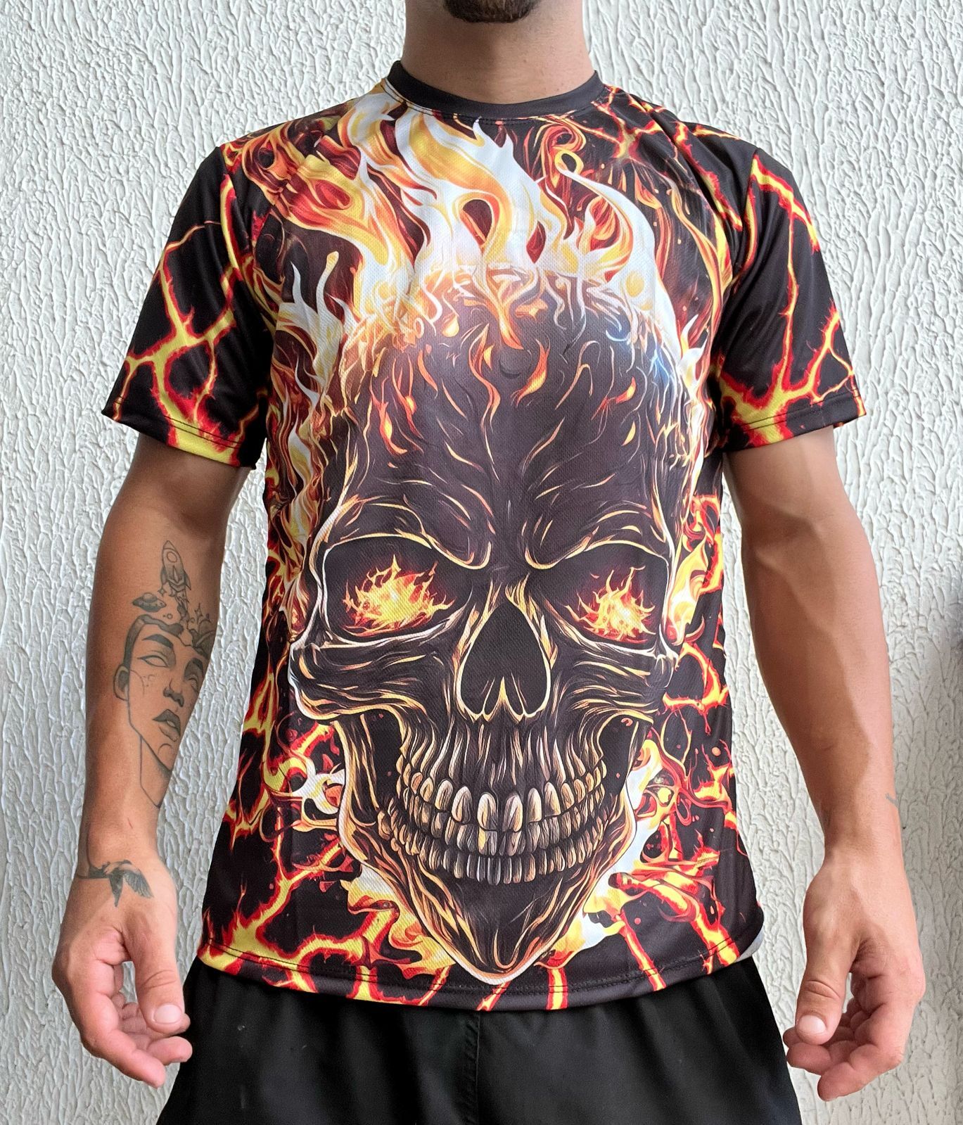 Camiseta Caveira Rock — Tamanho: G