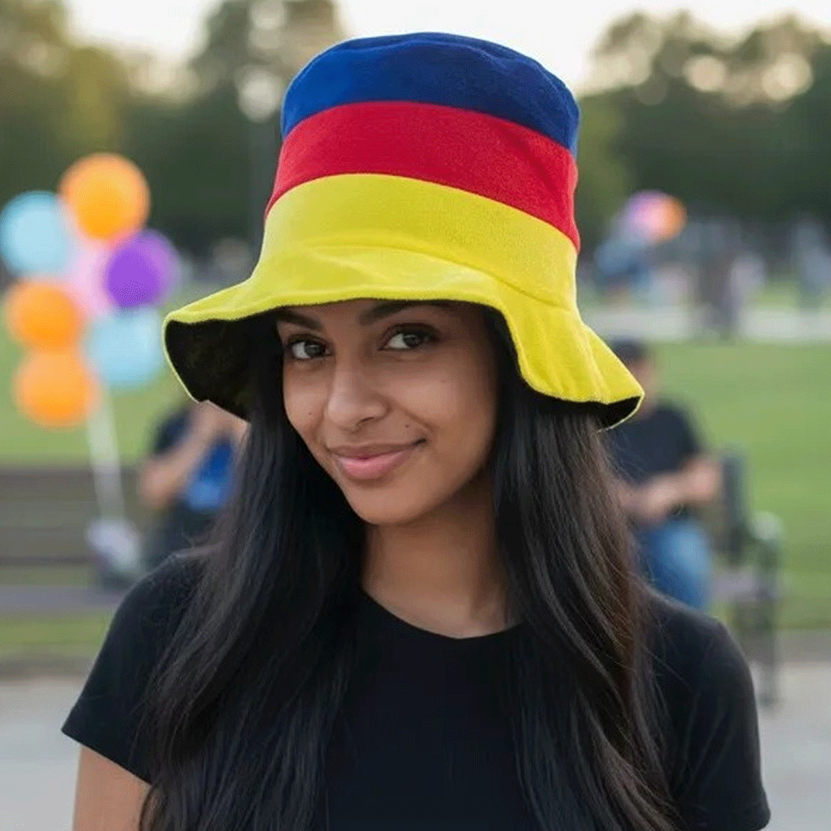 Chapéu Bucket Torcedor Copa do Mundo — Cor: Azul, Amarelo e Vermelho